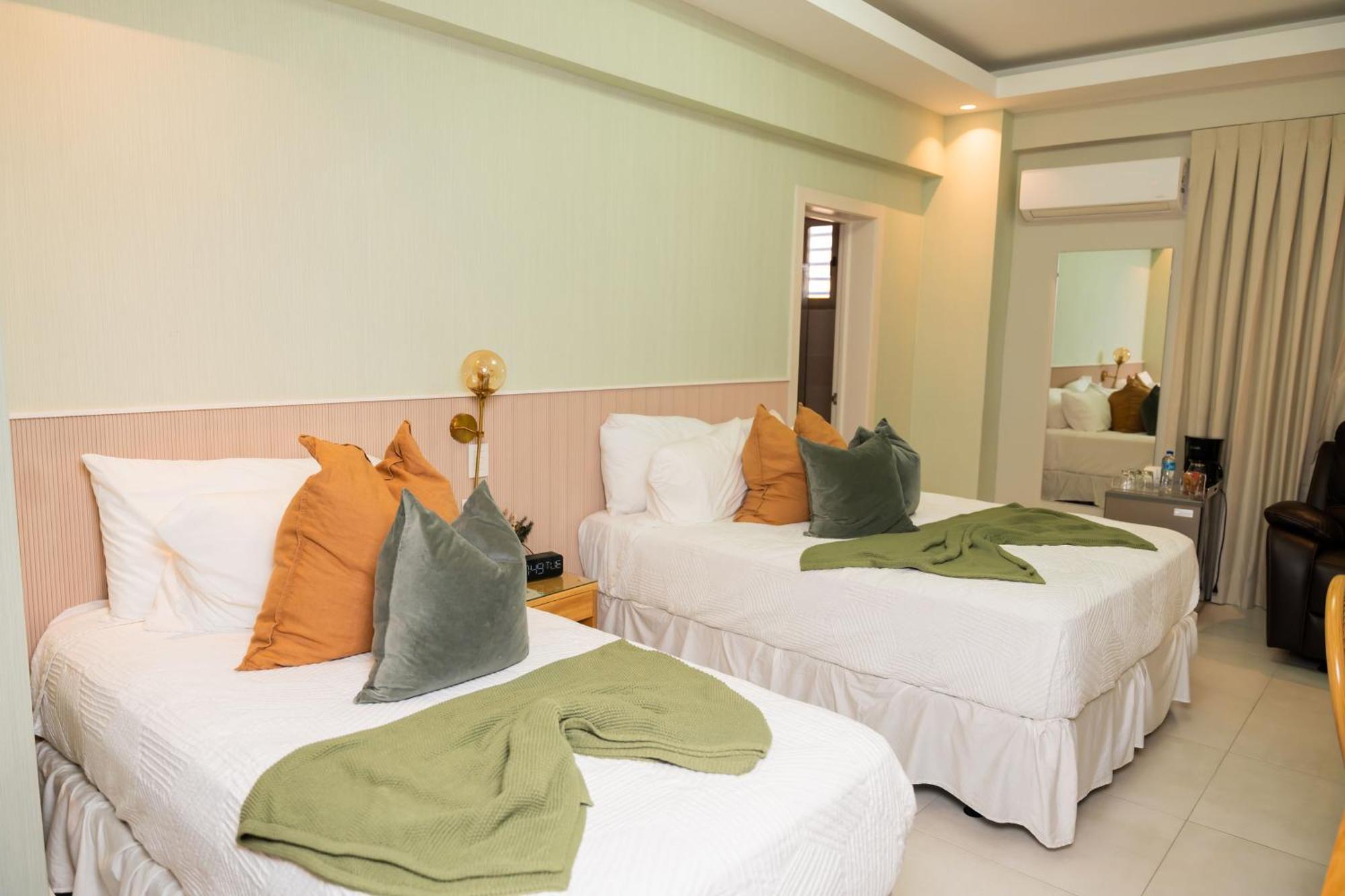 Hotel Stay Here Suites Santo Domingo Exterior foto